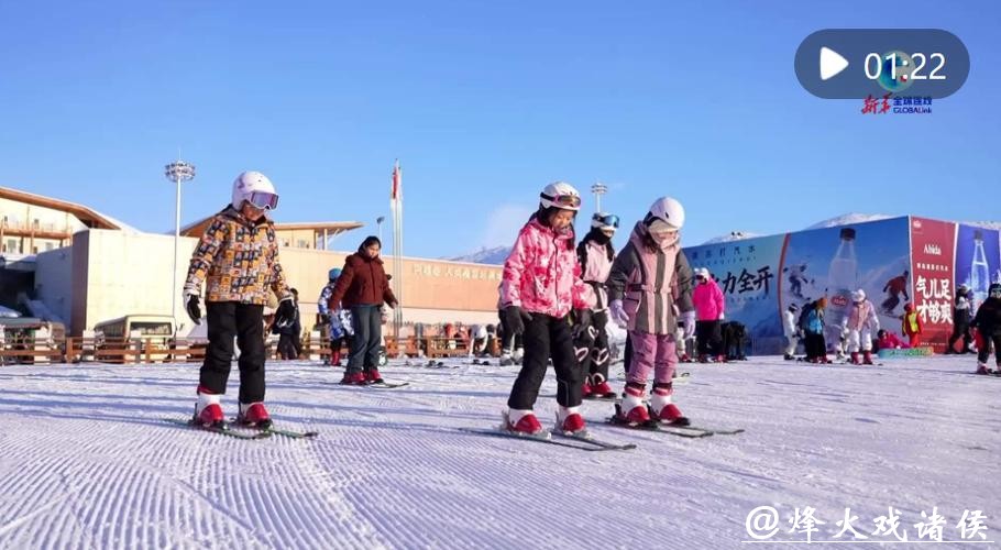 新疆将校园体育课“搬”进滑雪场