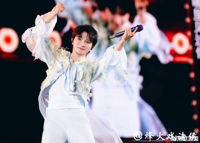 从登高赏雪到跨年演唱会 2026元旦年轻人更爱这么玩 从登高赏雪到跨年演唱会 2026元旦年轻人更爱这么玩