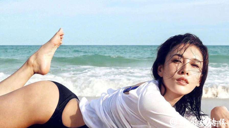 腿长113cm?成龙唯一女徒弟迪拜泳装秀,这身材是真实存在的吗? 腿长113cm?成龙唯一女徒弟迪拜泳装秀,这身材是真实存在的吗?